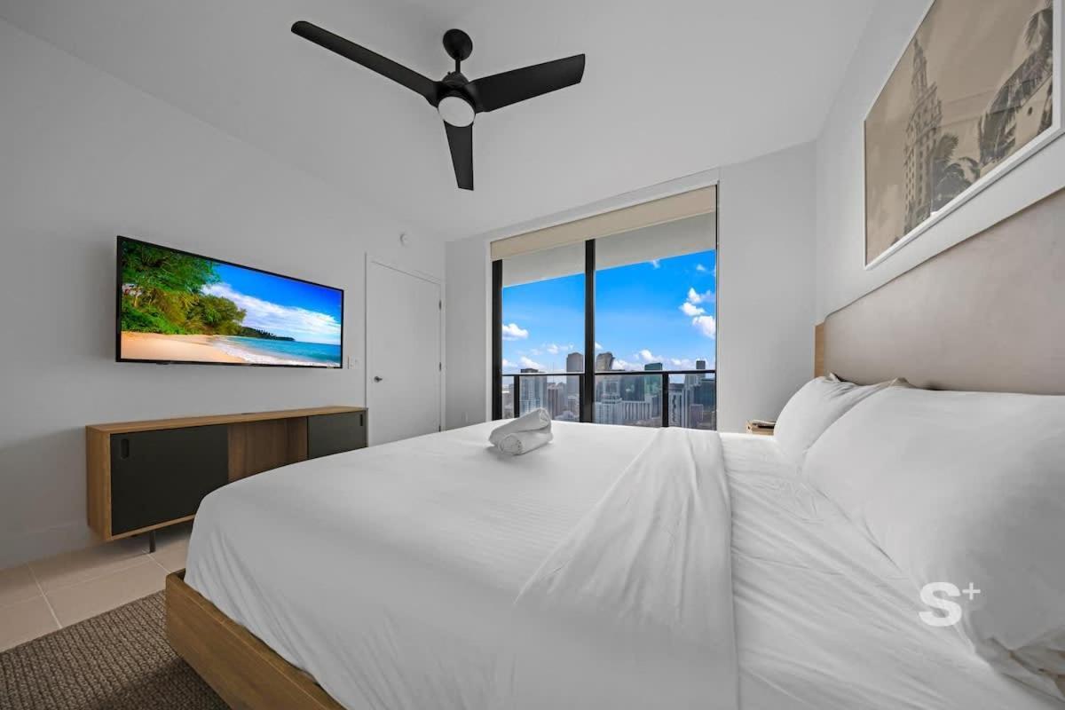 Luxe 1-br With Stunning Downtown Views *