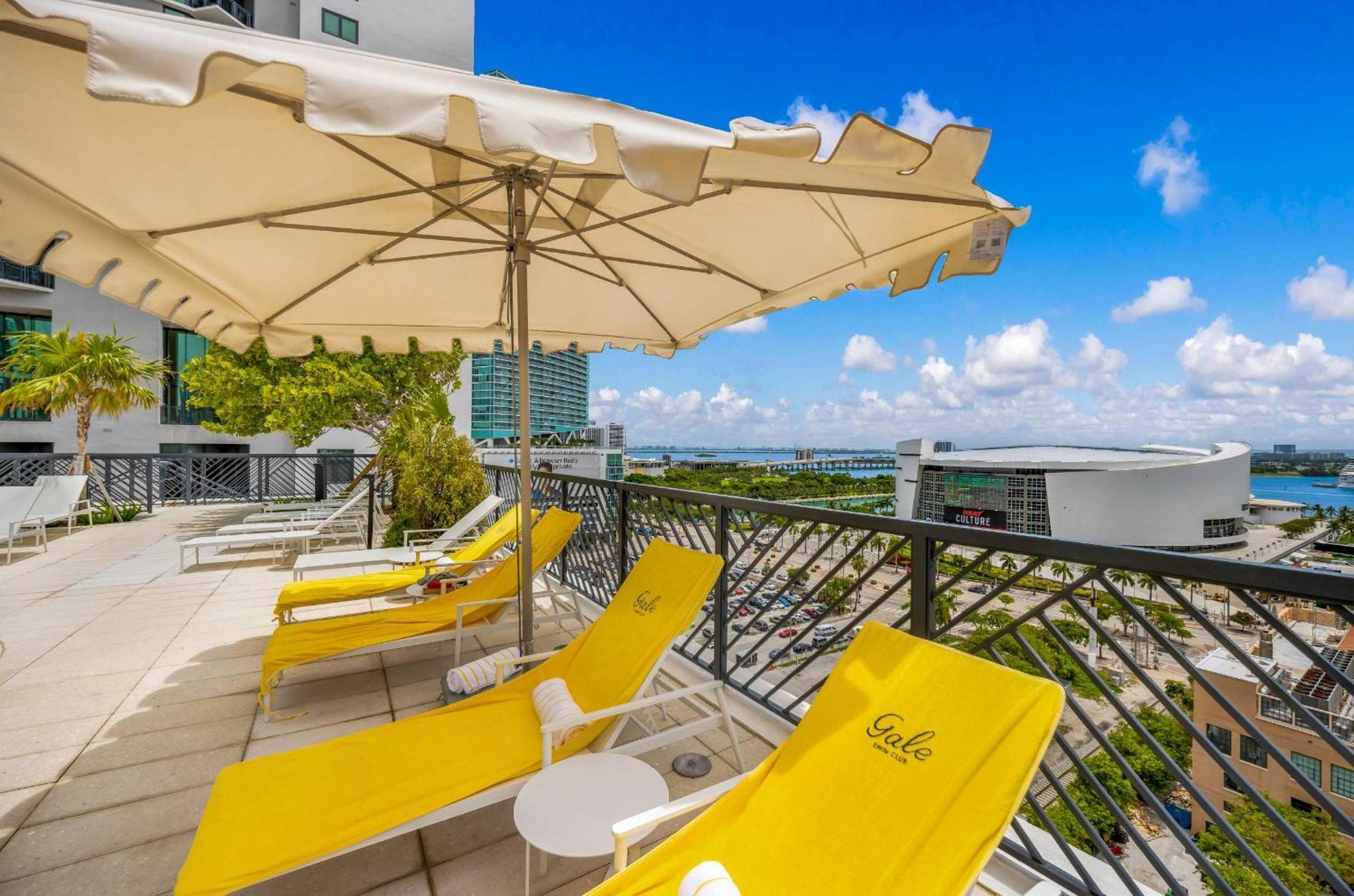 Luxe 1-br With Stunning Downtown Views Apartment