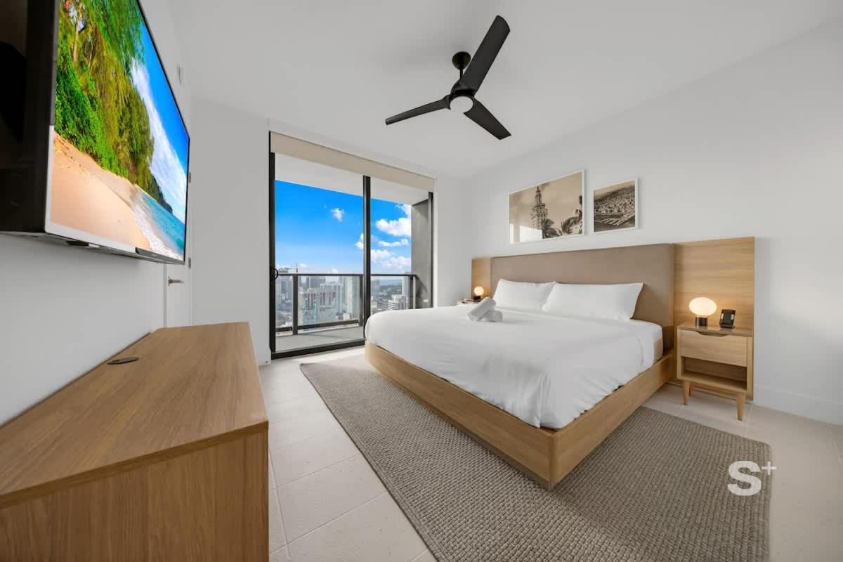Apartment Luxe 1-br With Stunning Downtown Views *